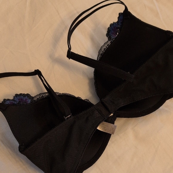Victoria's Secret Black and Blue Floral Lace Bra - Picture 6 of 12